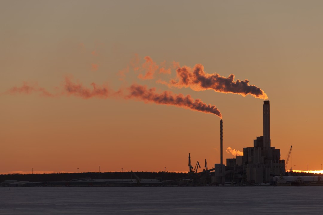 Image d'une centrale qui pollue
