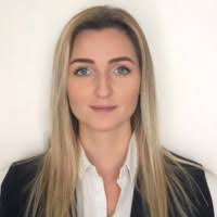 Auteure de cet article sur l'expérience client dans l'univers du luxe à l'ère du digital
