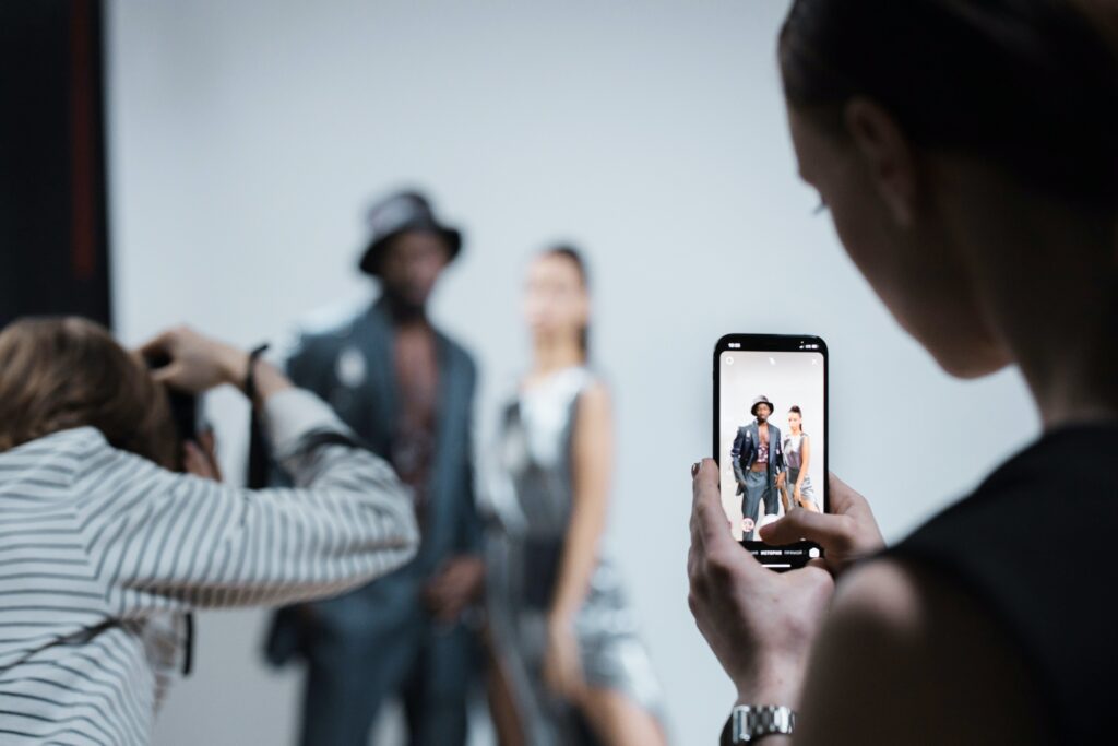 Représentation de la mode de nos jours dans un cadre digital comme celui de  affiliation marketing.